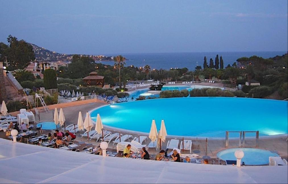 Vacances En Paradis Saint-Raphaël Kültér fotó